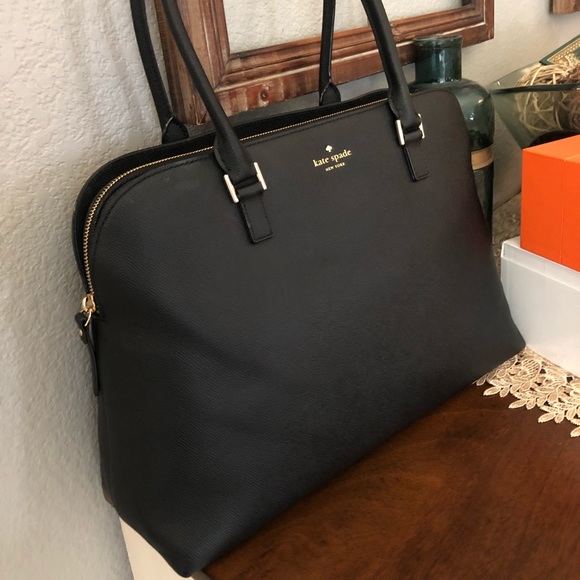 kate spade Handbags - Kate spade ♠️ Large Shoulder Bag